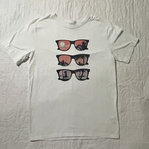 🔖Children’s Place white Tee summer sunglasses (Big) Boy L